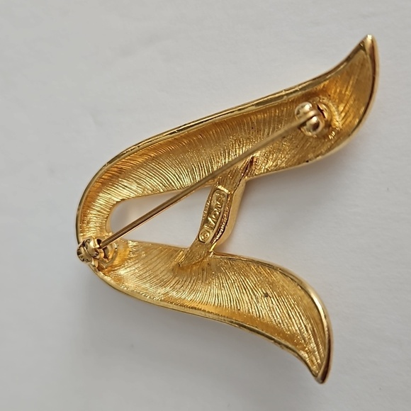 Monet "A" Vintage Gold-Tone Brooch - Picture 4 of 5